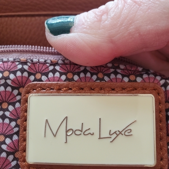 Moda luxe vegan leather.  NWOT. WITH SHOULDER STRAP - Picture 8 of 8